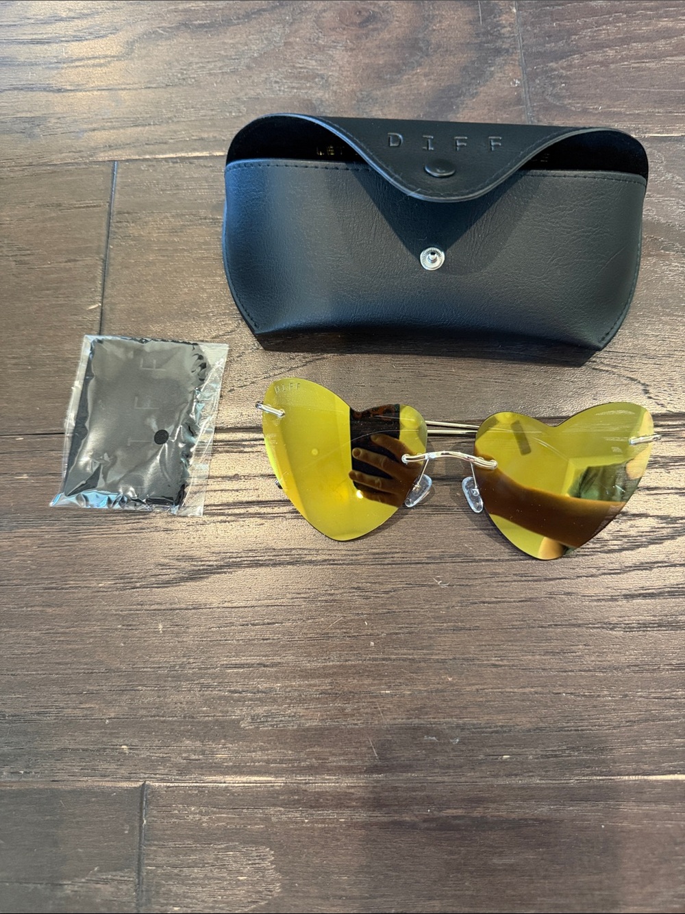 DIFF Eyewear Women's Yellow Heart Rimless Sunglasses with Black Case